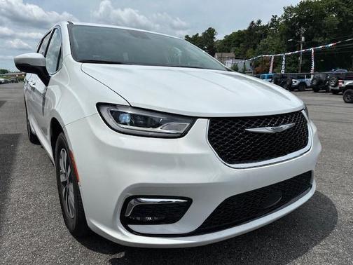 2023 Chrysler Pacifica Hybrid Touring L