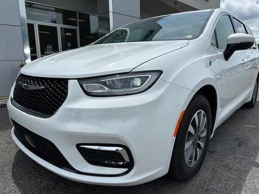 2023 Chrysler Pacifica Hybrid Touring L