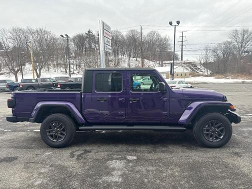 2026 Jeep Gladiator Sport