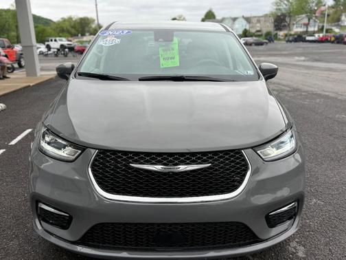 2023 Chrysler Pacifica Touring-L