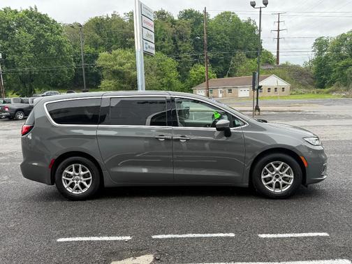 2023 Chrysler Pacifica Touring-L