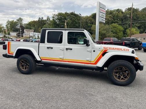 2023 Jeep Gladiator Sport