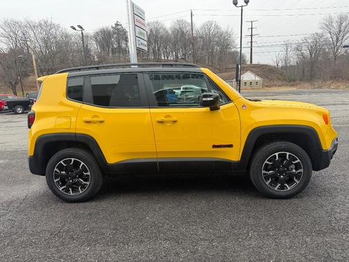 2023 Jeep Renegade Trailhawk