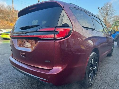 2022 Chrysler Pacifica Touring-L