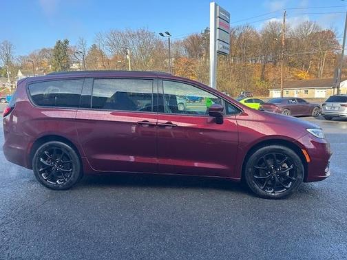2022 Chrysler Pacifica Touring-L