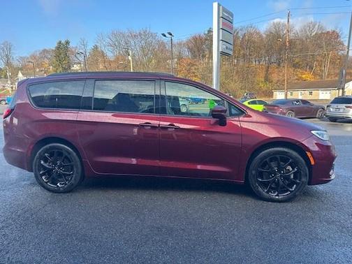 2022 Chrysler Pacifica Touring-L