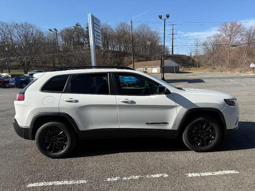 2023 Jeep Cherokee Altitude Lux