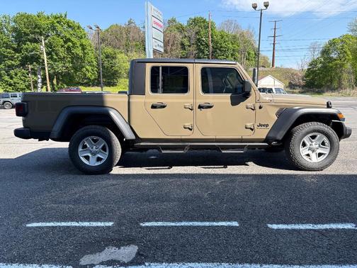 GATOR 2020 Jeep Gladiator Sport
