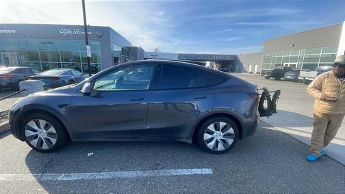 2022 Tesla Model Y Long Range Dual Motor All-Wheel Drive