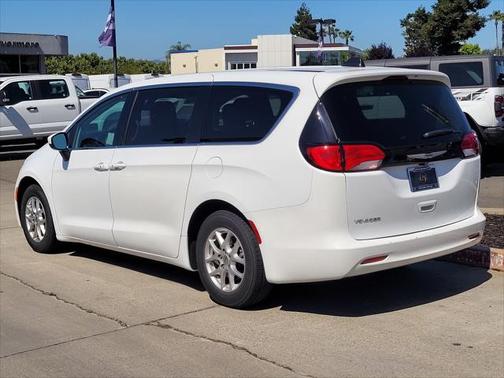 2022 Chrysler Voyager LX
