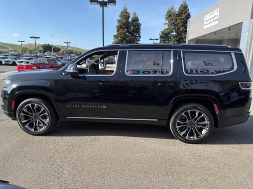Diamond Black 2022 Jeep Grand Wagoneer SERIES III