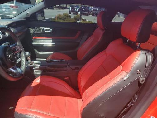 2022 Ford Mustang ECOBOOST PREMIUM