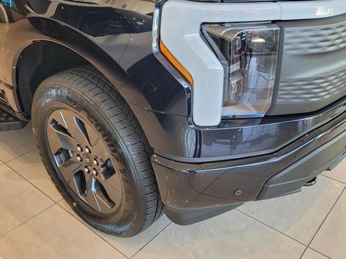 2025 Ford F-150 Lightning Flash