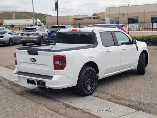 2025 Ford Maverick Lobo Standard