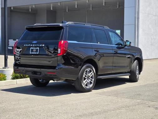 AGATE BLACK METALLIC 2025 Ford Expedition ACTIVE