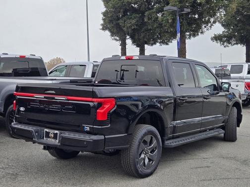2025 Ford F-150 Lightning LARIAT