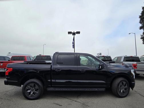 2025 Ford F-150 Lightning LARIAT