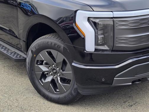 2025 Ford F-150 Lightning LARIAT