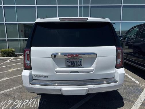 Summit White 2017 GMC Yukon DENALI