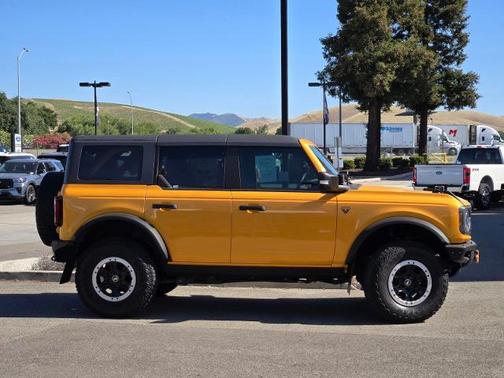 CYBER ORANGE MET TRI-COAT 2022 Ford Bronco BADLANDS