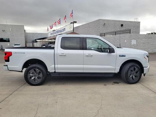 2025 Ford F-150 Lightning Flash