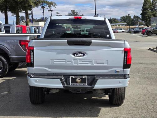 2025 Ford F-150 Lightning Flash