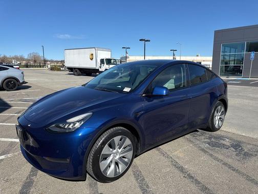 2022 Tesla Model Y Long Range Dual Motor All-Wheel Drive