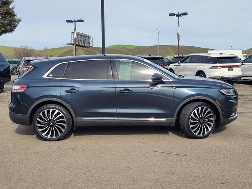 2022 Lincoln Nautilus Black Label