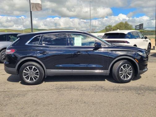 2023 Lincoln Nautilus Standard