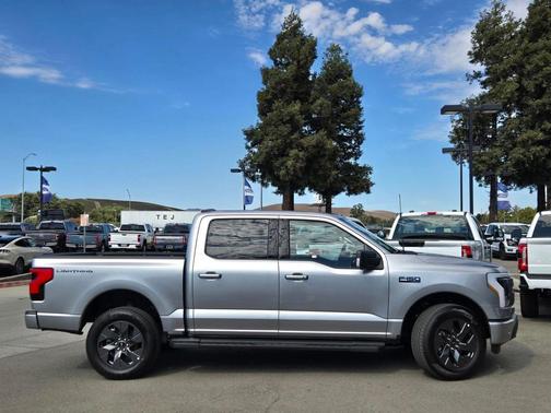 2025 Ford F-150 Lightning Flash