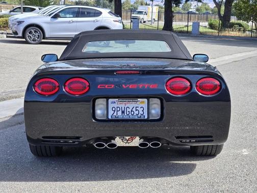 2004 Chevrolet Corvette Base