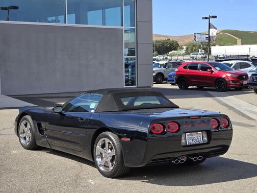 2004 Chevrolet Corvette Base