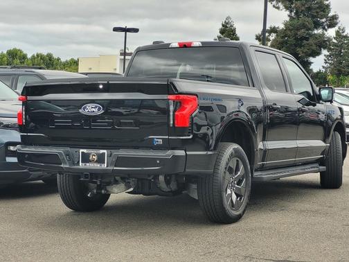 2025 Ford F-150 Lightning Flash
