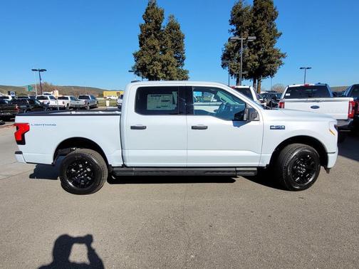 2025 Ford F-150 Lightning XLT