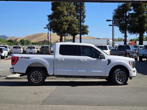 OXFORD WHITE 2022 Ford F-150 XLT
