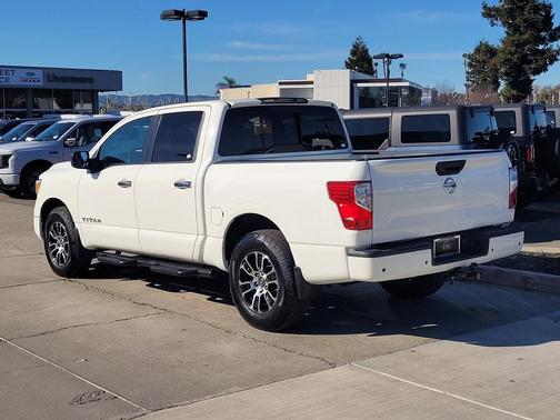 2021 Nissan Titan SV