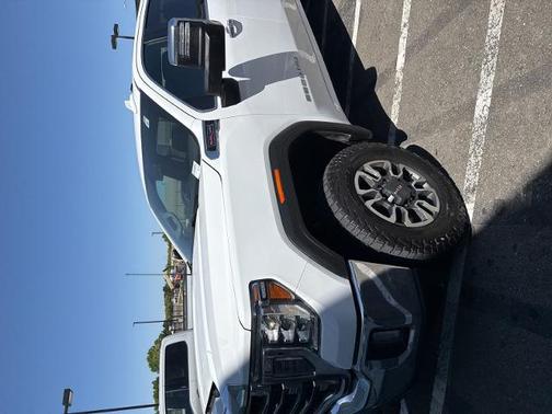 Summit White 2022 GMC Sierra 1500 SLT