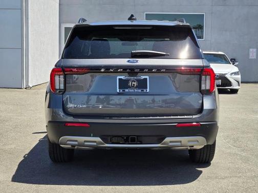 CARBONIZED GRAY METALLIC 2025 Ford Explorer ACTIVE