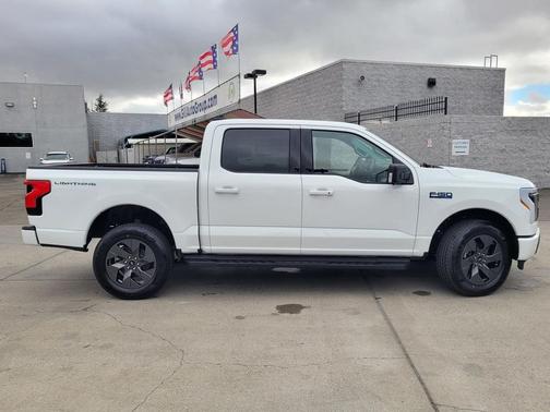 2025 Ford F-150 Lightning Flash