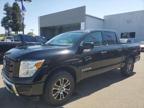 2022 Nissan Titan SV