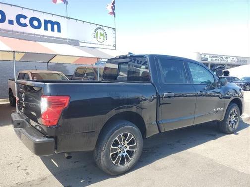 2022 Nissan Titan SV
