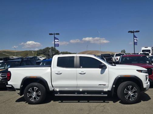 2023 GMC Canyon AT4
