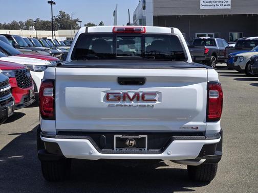 2023 GMC Canyon AT4