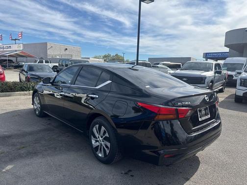 2022 Nissan Altima S FWD