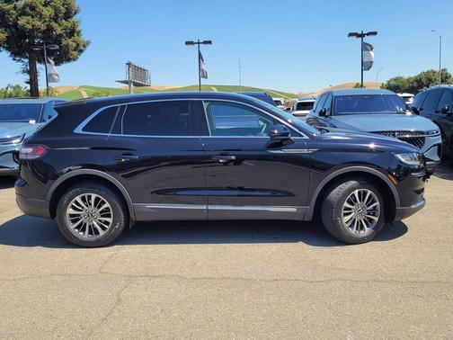 2022 Lincoln Nautilus Standard