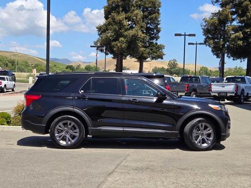 AGATE BLACK METALLIC 2023 Ford Explorer XLT