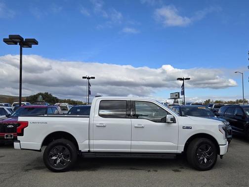 2025 Ford F-150 Lightning LARIAT