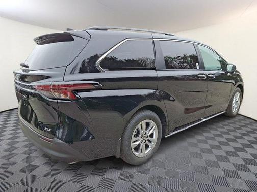 Midnight Black Metallic 2026 Toyota Sienna XLE