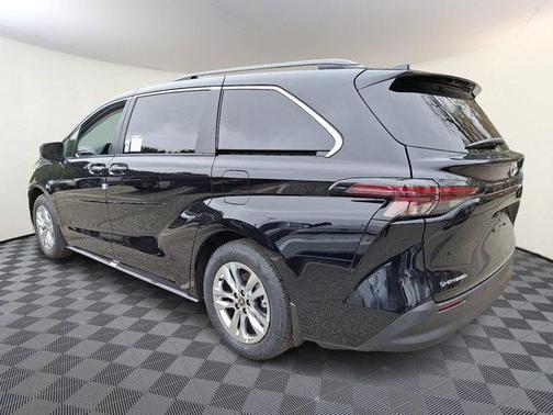 Midnight Black Metallic 2026 Toyota Sienna XLE