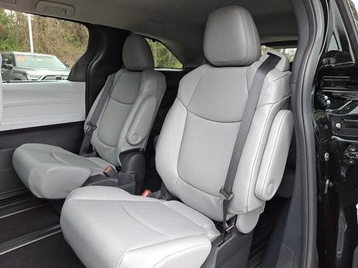 Midnight Black Metallic 2026 Toyota Sienna XLE